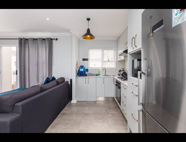 1 BEDROOM SECTIONAL TITLE SOLD IN SUNNINGDALE